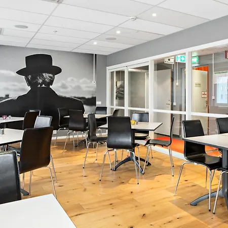 Hostel Urban Living