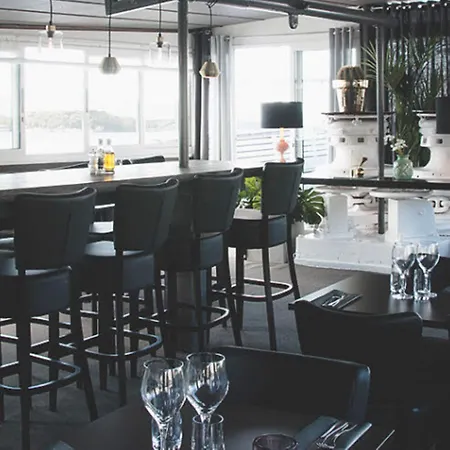 Maelardrottningen Yacht Hotel en barco