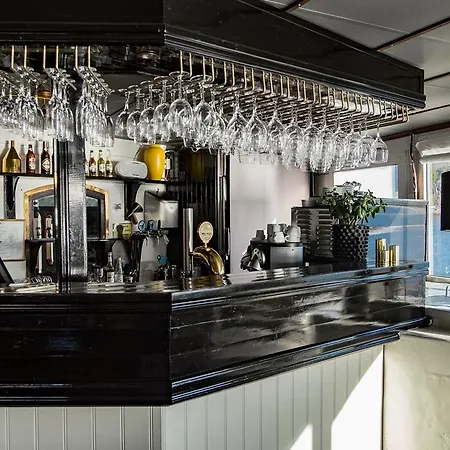 Hotel en barco Maelardrottningen Yacht 3*