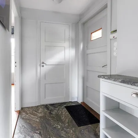 Fantastic 4 Bedroom In Bromma With Everything Villa