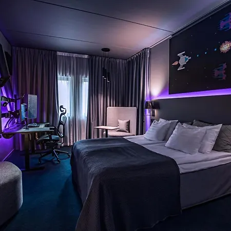Quality Globe Hotel 4*