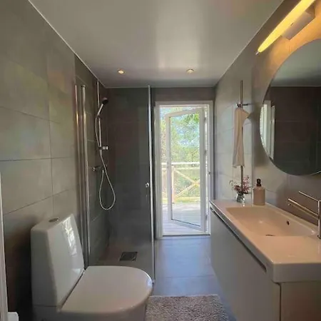 Trevligt Hus Med Vacker Omgivning * Stockholm