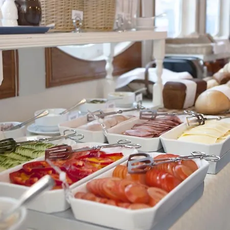 Maelardrottningen Yacht 3*