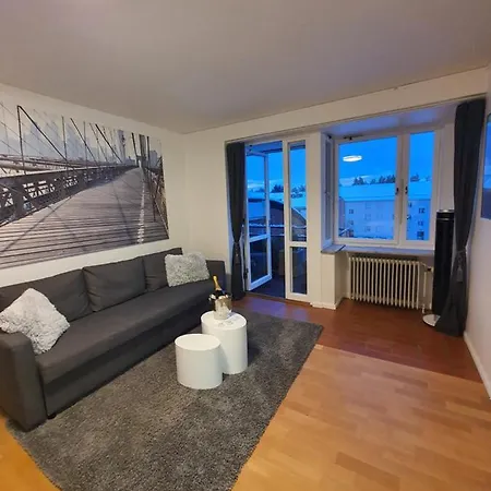 Close To The Subway. Beautiful And Cozy Apartment! 公寓
