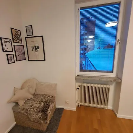 Close To The Subway. Beautiful And Cozy Apartment! *