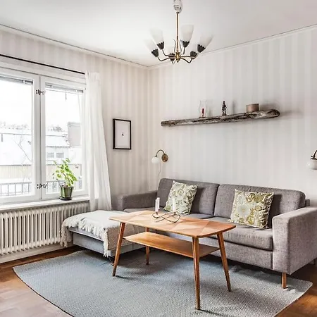Апартаменты Retro Retreat With Modern Comforts *