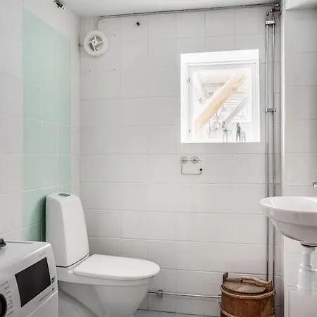 Retro Retreat With Modern Comforts *