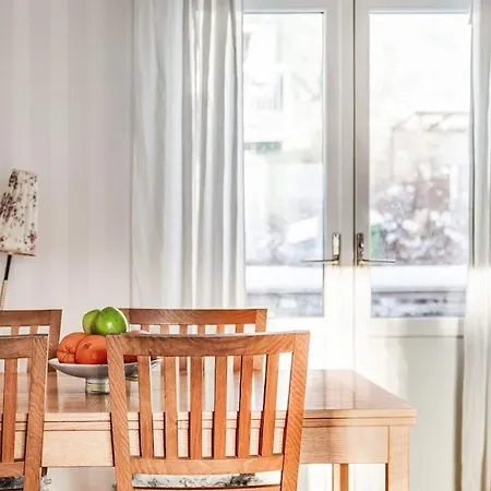 Апартаменты Retro Retreat With Modern Comforts