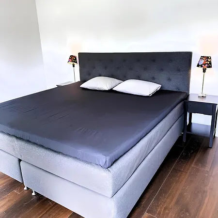 Vila The Luxurious Lakeview Near *