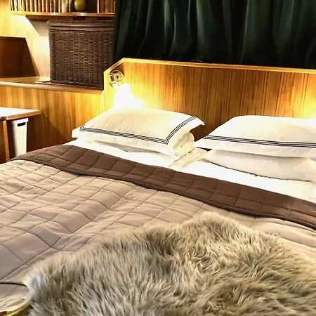 Hotel en barco Maelardrottningen Yacht