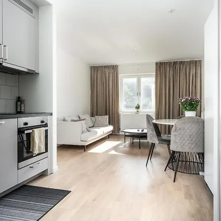 2 Bedroom Cozy In Bromma Апартаменты