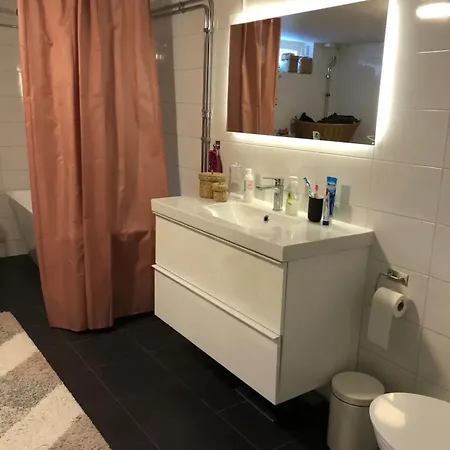 Villa Fint Med 4 Sovrum Parkering Och Traedgard Ville de Stockholm