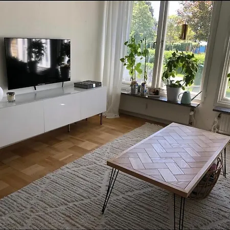 Villa Fint Med 4 Sovrum Parkering Och Traedgard Ville de Stockholm