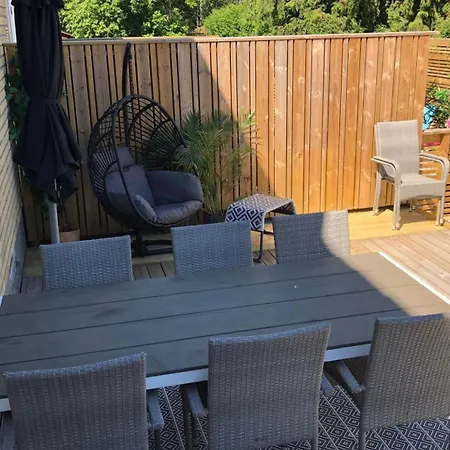 Villa Fint Med 4 Sovrum Parkering Och Traedgard Ville de Stockholm