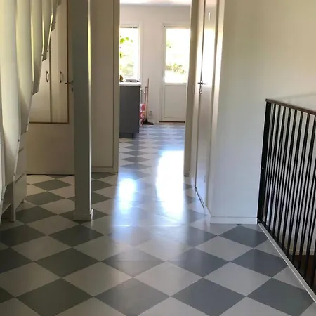 Fint Med 4 Sovrum Parkering Och Traedgard Villa Ville de Stockholm