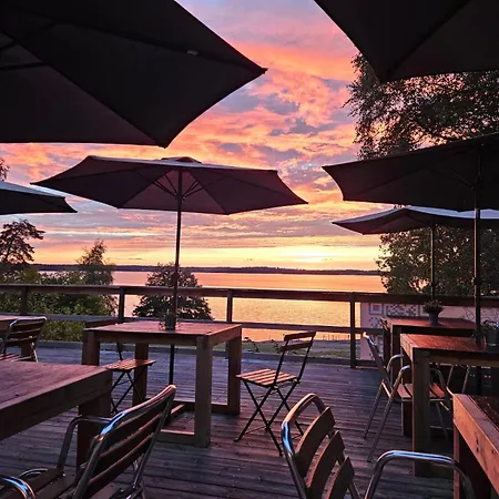 Vandrarhem Kallhaellsbaden Strandhotell *