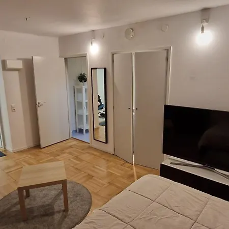 Ljus Och Modern Laegenhet I Hjaertat Av Bromma, 12 Min Fran Drottningholms Slott