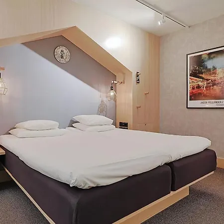 Hotel With Urban Deli