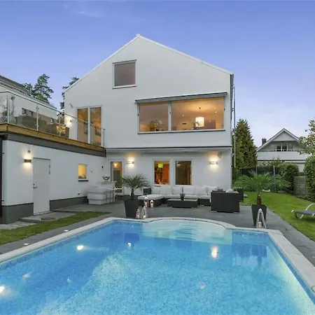 - With Pool & Sauna Villa *
