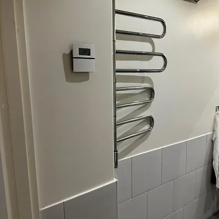 B *