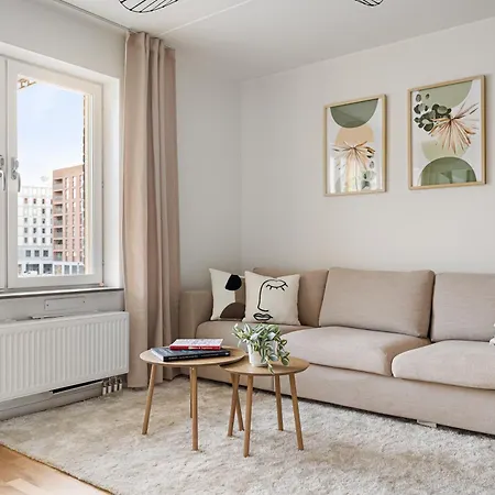 La Nordic Chic With Free Parking *