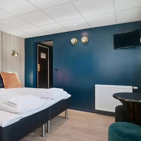 Maelardrottningen Yacht Hotel en barco 3*
