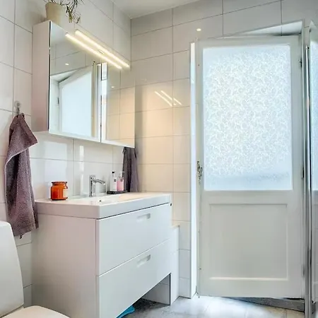 Spacious 5 Bedroom House In *