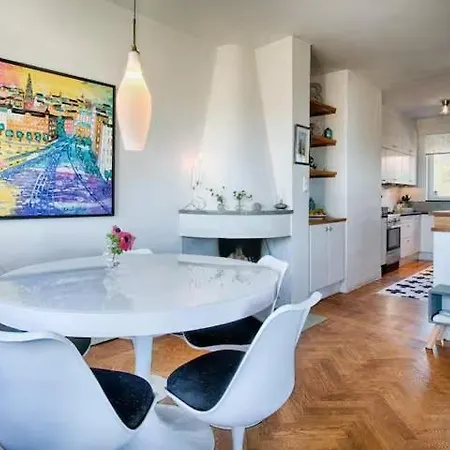 Spacious 5 Bedroom House In Villa *