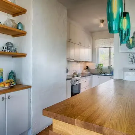 Villa Spacious 5 Bedroom House In Stockholm