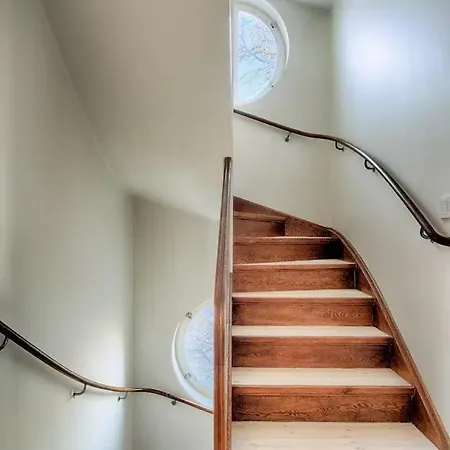 Spacious 5 Bedroom House In Stockholm