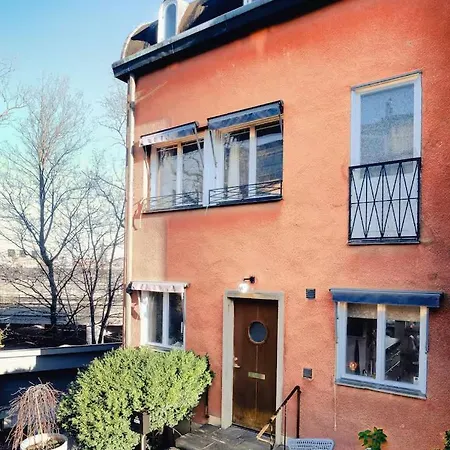 Spacious 5 Bedroom House In