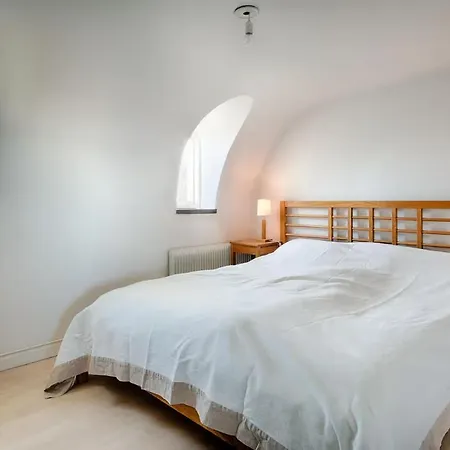 Spacious 5 Bedroom House In Villa Stockholm