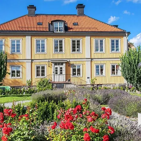 Eagles Nest, A Guest By The Ville de Stockholm