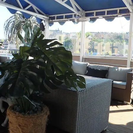 Maelardrottningen Yacht Hotel en barco 3*