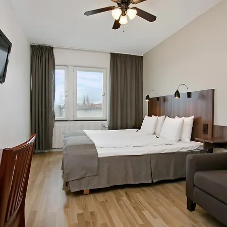 Hotel First Brommaplan 3*