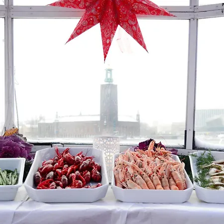Maelardrottningen Yacht Hotel en barco