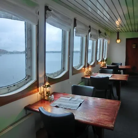 Hotel en barco Maelardrottningen Yacht Estocolmo