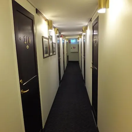 Maelardrottningen Yacht Hotel en barco