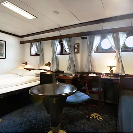Maelardrottningen Yacht Hotel en barco