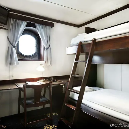 Maelardrottningen Yacht Hotel en barco
