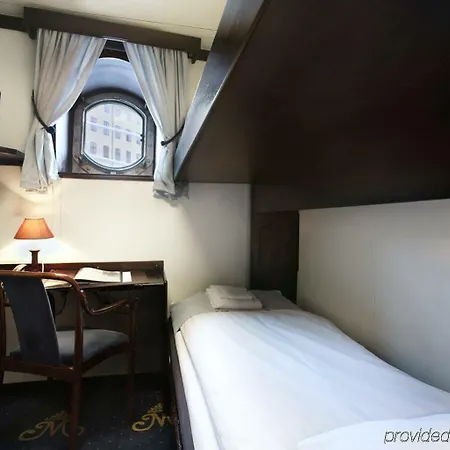 Maelardrottningen Yacht Hotel en barco Estocolmo