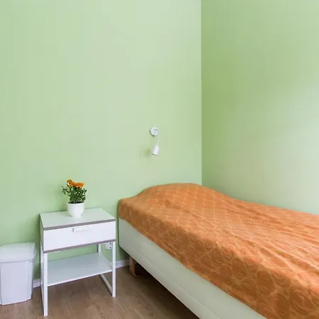 Vandrarhem Kallhaellsbaden Strandhotell *