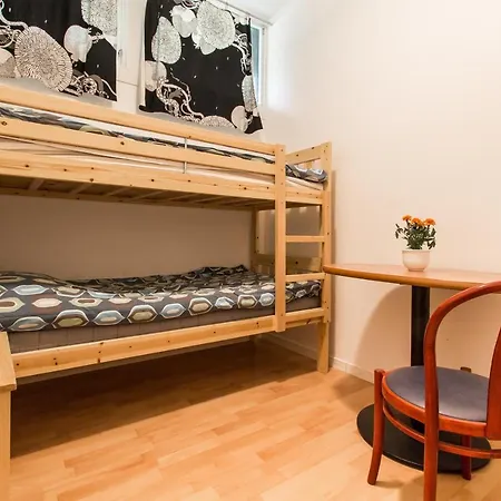 Vandrarhem Kallhaellsbaden Strandhotell *