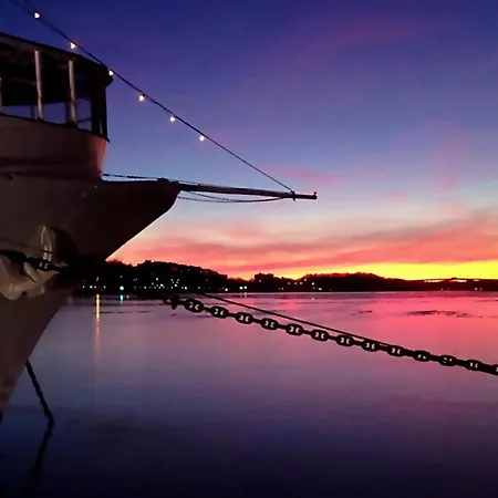 Hotel en barco Maelardrottningen Yacht