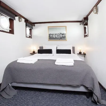 Maelardrottningen Yacht Hotel en barco