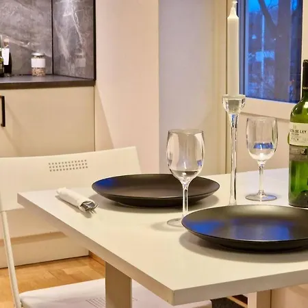 Lejlighed 2 Bedrooms & Jacuzzi Apartment! Stockholm