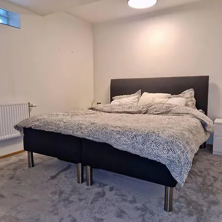 2 Bedrooms & Jacuzzi Apartment! *