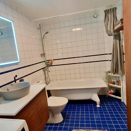 Lejlighed 2 Bedrooms & Jacuzzi Apartment! Stockholm