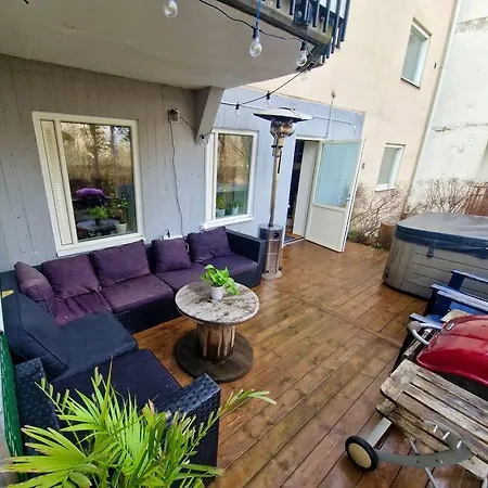 2 Bedrooms & Jacuzzi Apartment!