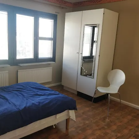 Large Room, Near Kista Galleria, Homestay